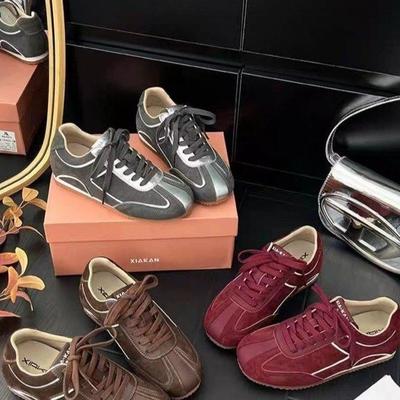 Aumento de altura interior 4cm retro americano zapatillas de entrenamiento alemanas para mujer streamer ámbar deportivas versátiles zapatos Forrest Gump 2025 nuevos zapatos de mujer
