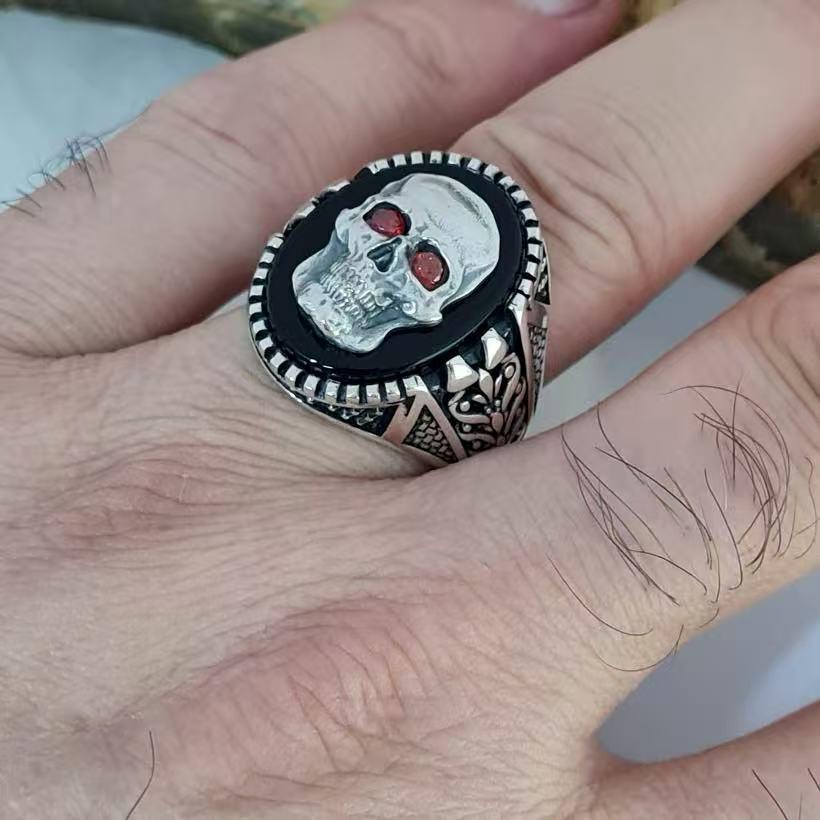 Men's Carved Skull Retro Ring - Super Eco-Friendly Alloy