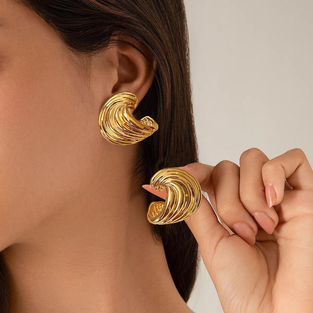 Metal Silver Conch Earrings Women'S High-End Light Luxury Niche Design High-End Sense Square And Round Face Small Earrings