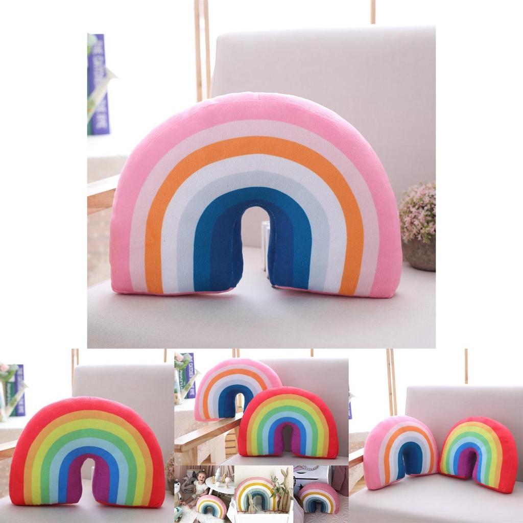 Entzückendes regenbogenförmiges Plüschkissen zum Kuscheln und als dekoratives Highlight
