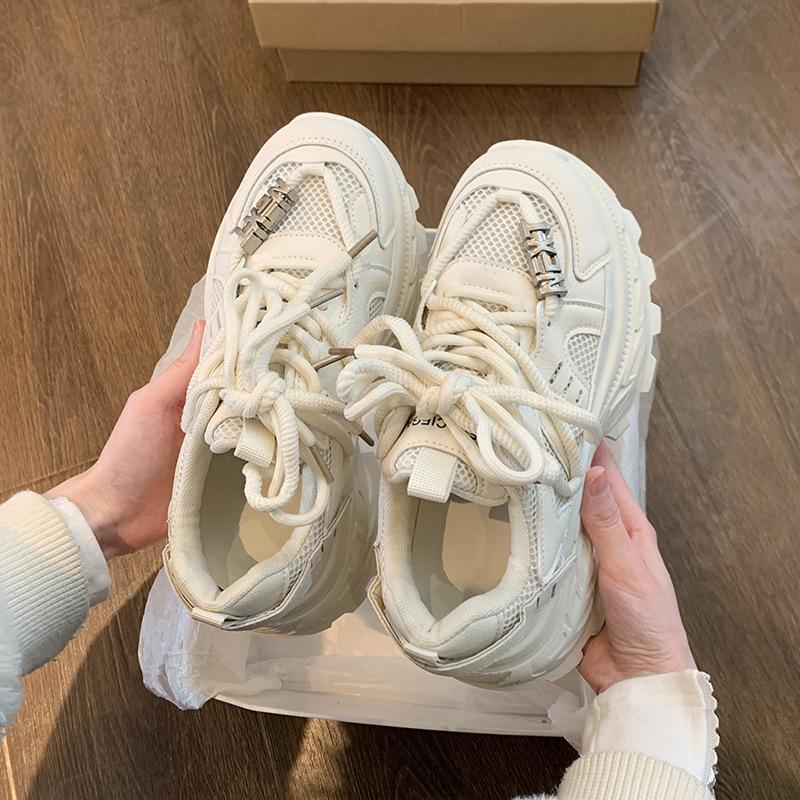 Папины кроссовки для девочки 2025 Весна Новая Повседневная Мода Спорт Взрывные Бриллиантовые Полосы Маленькая Женская Обувь Тренд 35 бежевый 3154₽