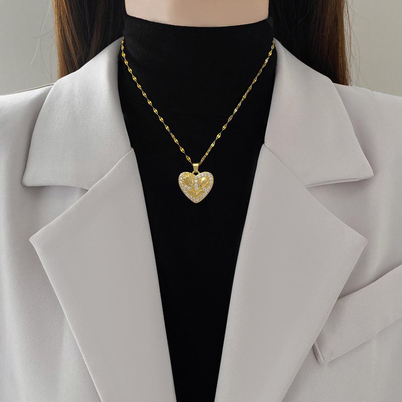 Titanium Steel Love Rose Light Luxury Temperament Gorgeous Full Diamond Necklace Female Versatile Collarbone Chain Titanium Steel Chain