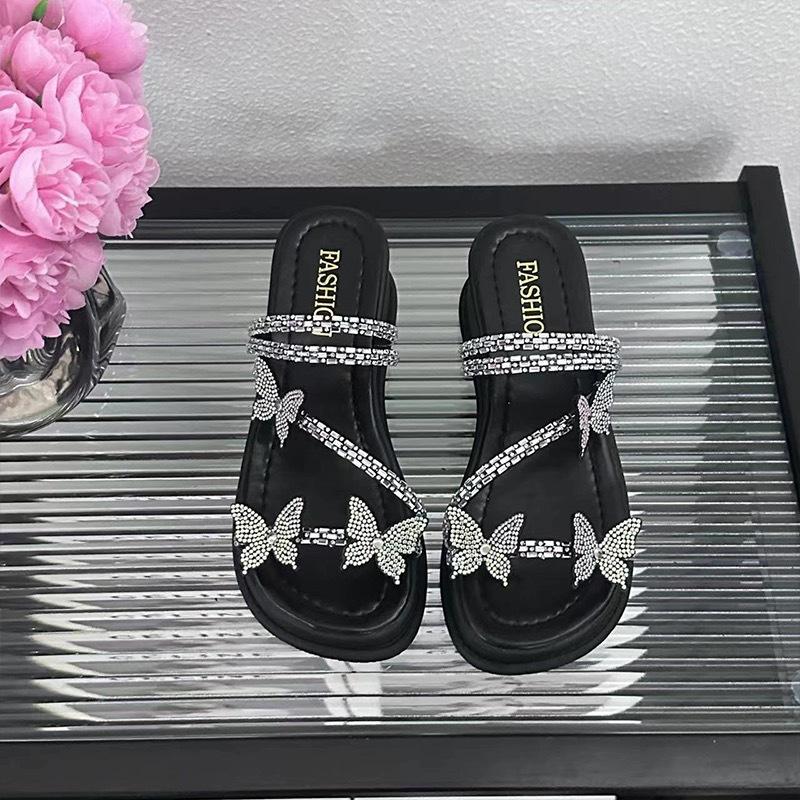 

Rhinestone bow thick-bottomed cool slippers women s 2025 summer new outer wear fashionable versatile slope heel muffin one-word drag 40 чорний
