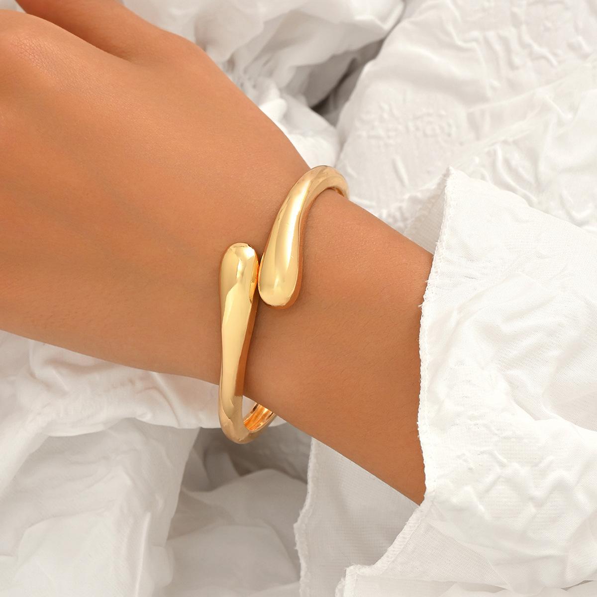 

Light luxury women s smooth bracelet niche 18k electroplating design geometric pleated bracelet versatile jewelry women