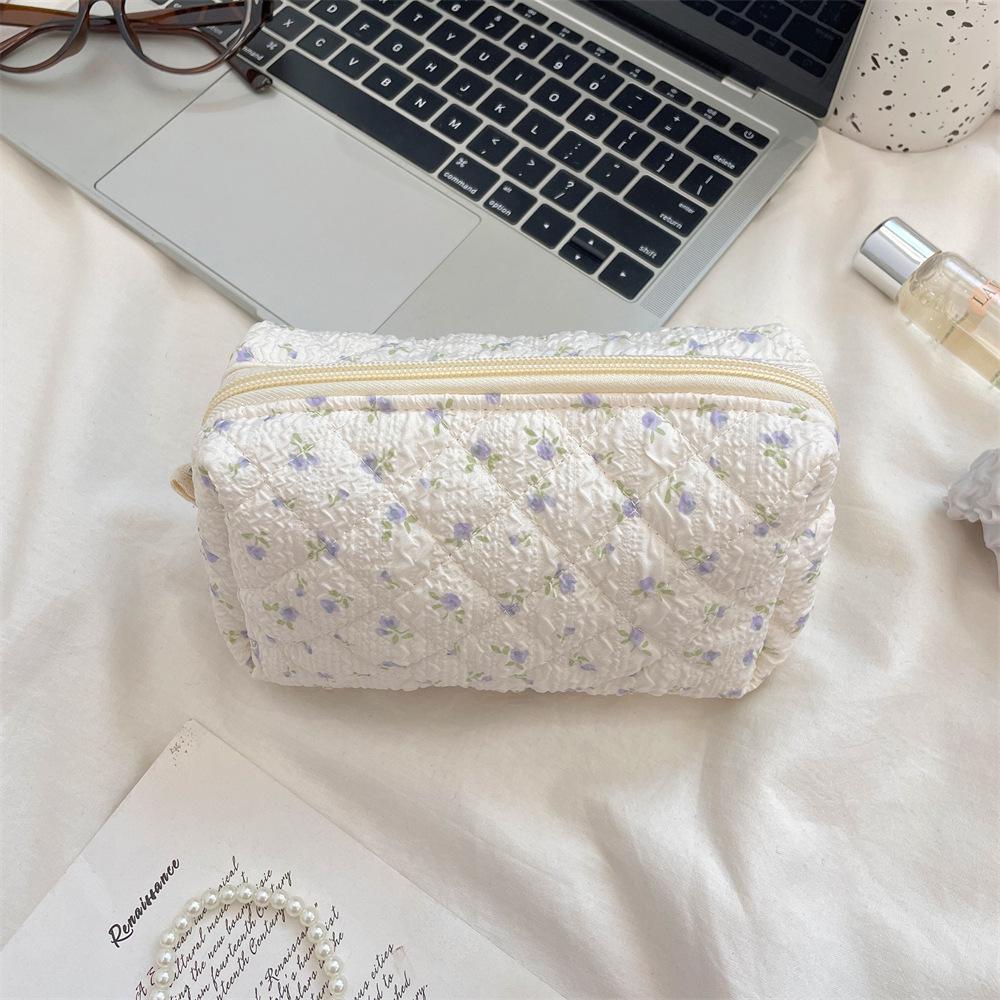 Fresh Quilted Girls' Cosmetic Bag: Large Capacity, Cute Storage, Zippered Pencil Case