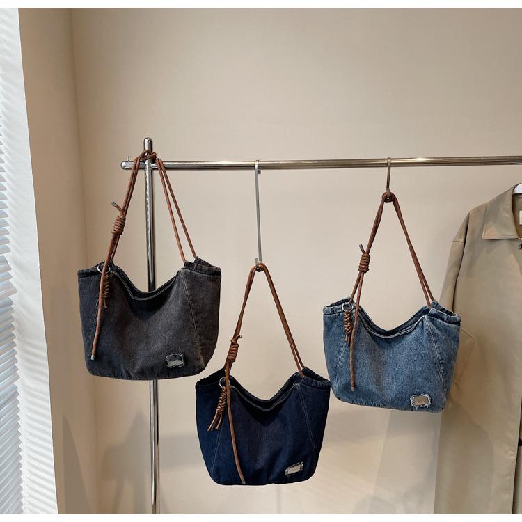 Γυναικεία Τσάντα Crossbody Tote από Τζιν Μεγάλης Χωρητικότητας – Μοντέρνα, Ευέλικτη, Απλό Σχέδιο