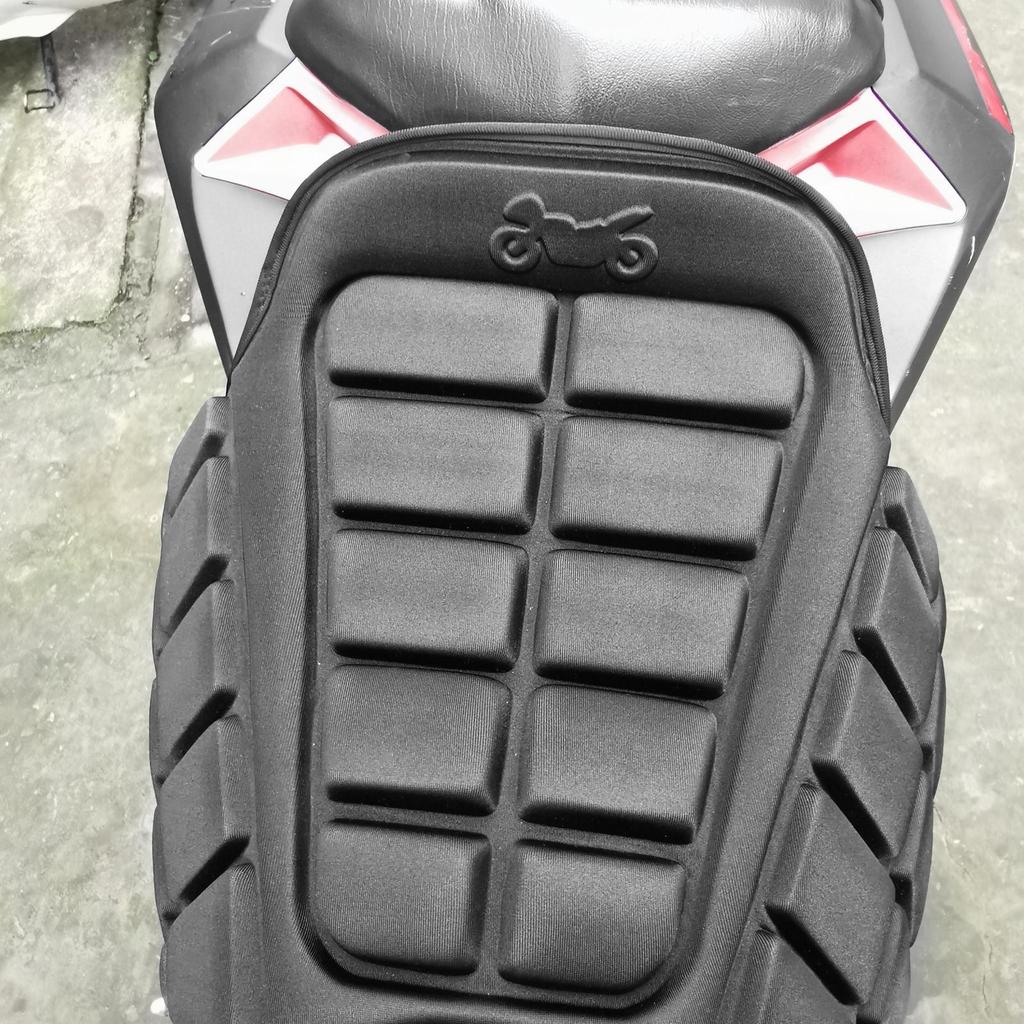 Cuscino Moto Gel Traspirante Antiscivolo - Riduci L'Affaticamento, Sella Morbida E Confortevole 25x25 Cm