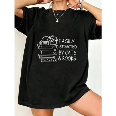 T-shirt Oversize Gatto Nero E Libri Stampa Grafica Facilmente Distratto Da Gatti E Libri Design Per Abbigliamento Casual Lettura E Amanti Degli Animali