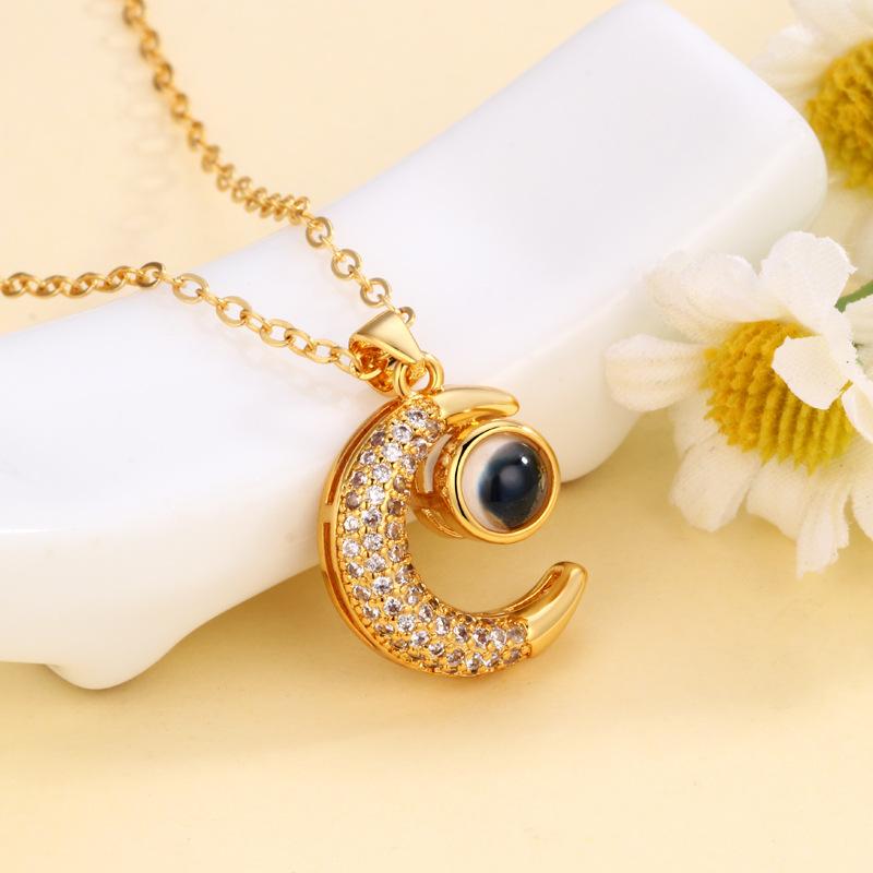This Moon Projection Necklace Can Be Worn On The Collarbone And Is Suitable For Women'S Daily Wear.
