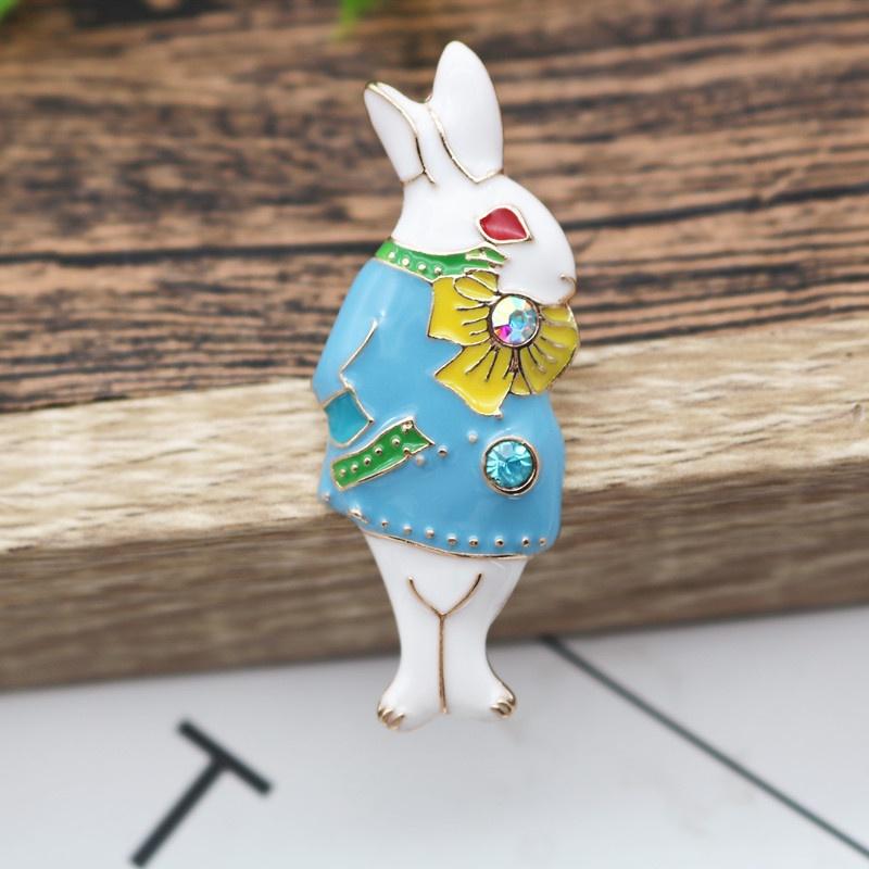 Little Bunny Collar Pin Badge Enamel Alloy Corsage Cartoon Animal Rabbit Brooches Vintage Scarf Buttoning for Woman Suit Pins