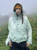 Damesjas in mintgroen, lichtgewicht, met UV-bescherming - Ademend, zomers outdoorjack met kleurblokken.