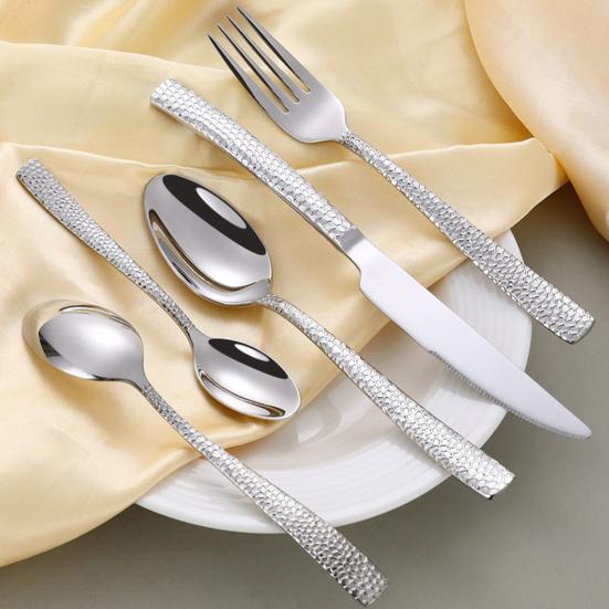 Tavola Occorrente Cibo Occidentale Acciaio Inossidabile Coltello da Bistecca Seghettato Forchetta con Punte Affilate Cucchiaio Curvo Lavabile in Lavastoviglie Texture Martellata