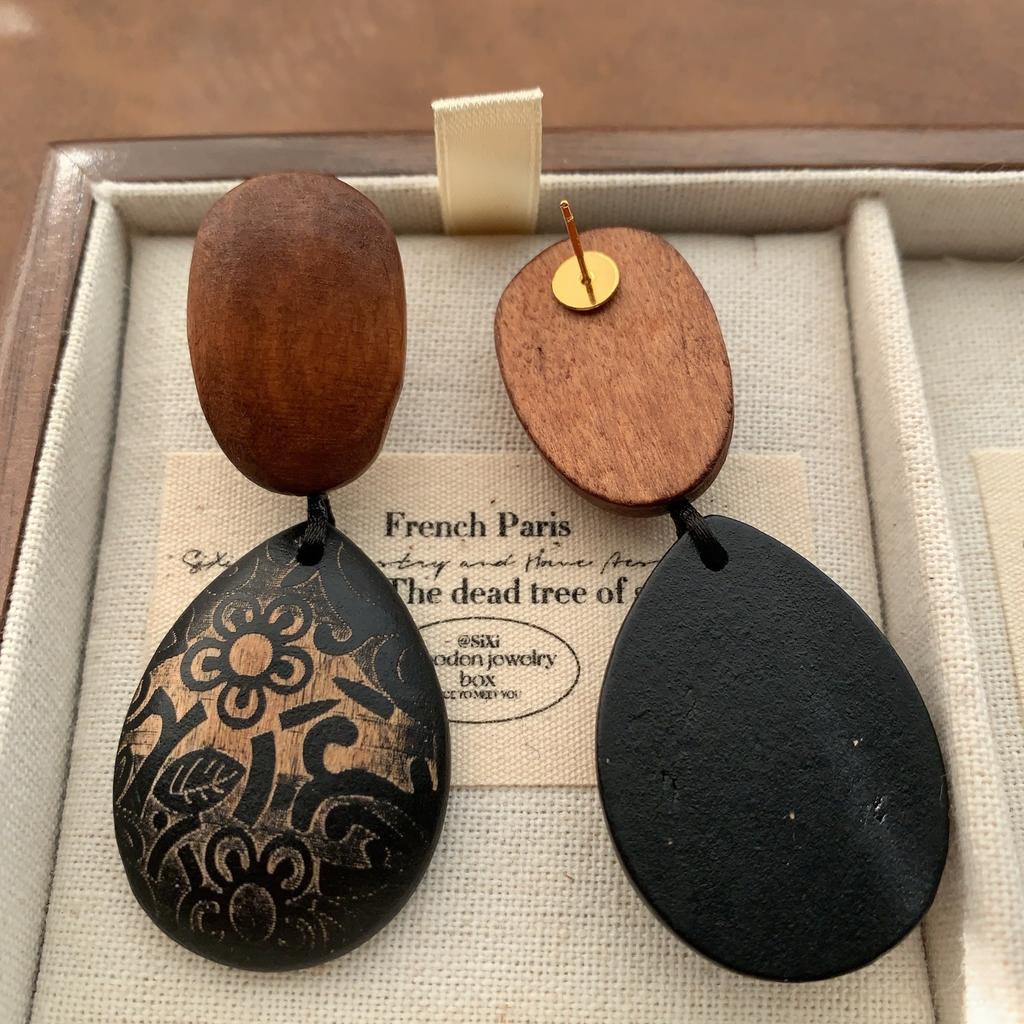 Ohrringe mit ethnischer Atmosphäre, Ohrringe, Schwarze Glasur, Retro-Holzmuster, Täglicher Low-Luxury-Modetrend, Hochwertige, exquisite Ohrringe