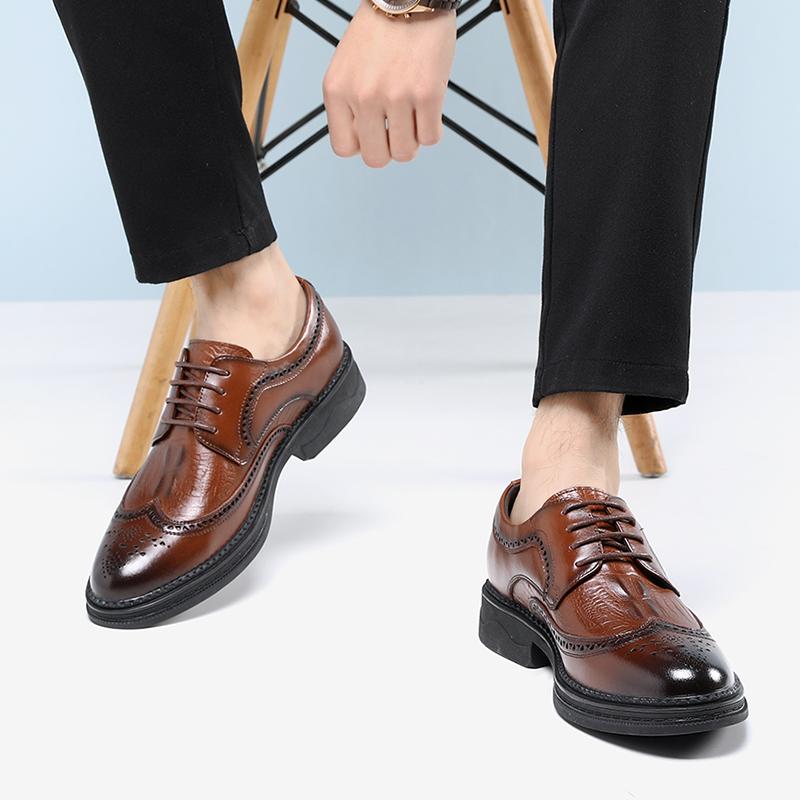 Nové klasické britské kožené boty s špičatou špičkou pro muže Oxfords Business Formal Pánské kožené boty Brogue Flats Pánské svatební boty