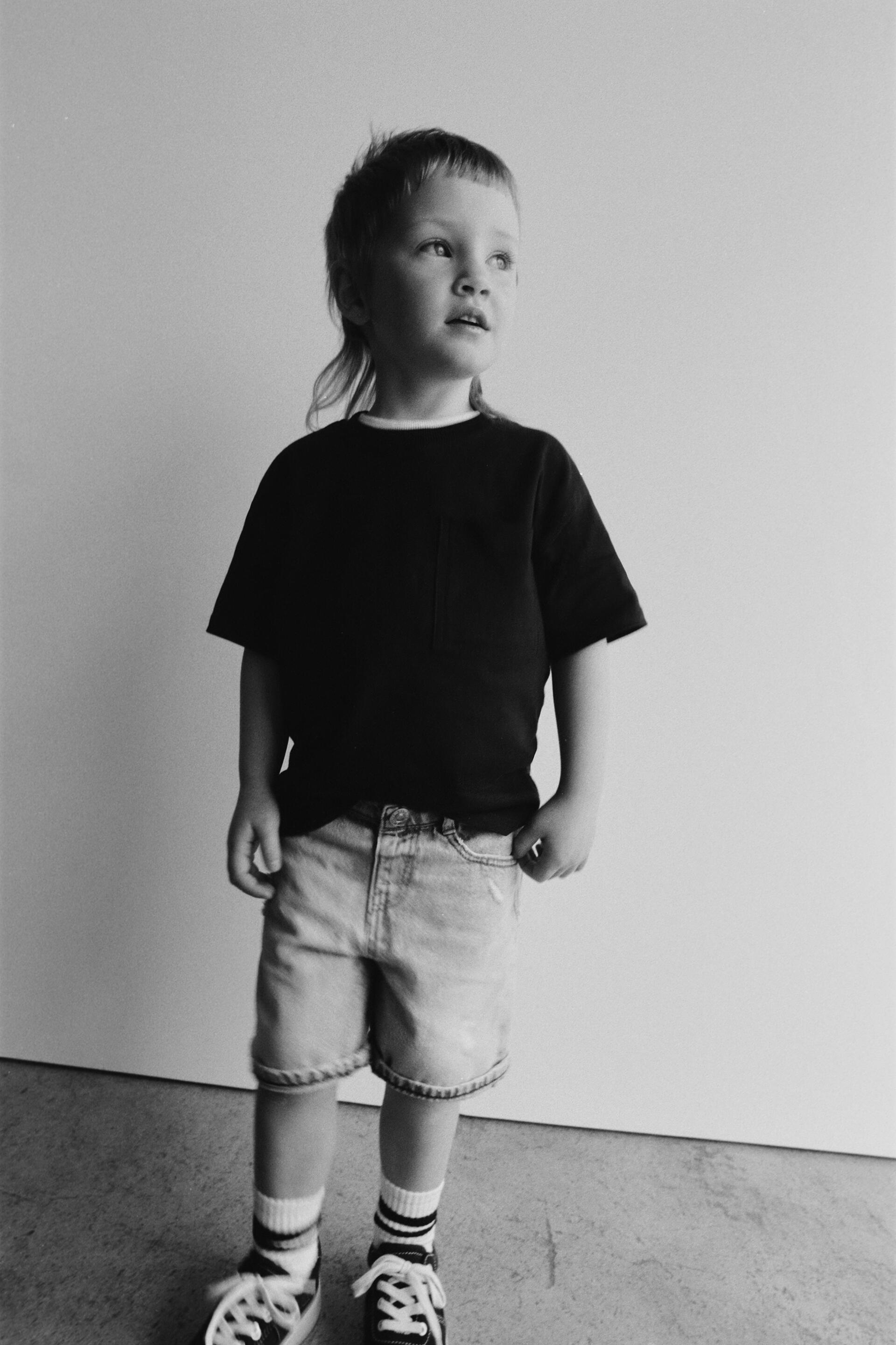 

рваные джинсовые шорты-бермуды