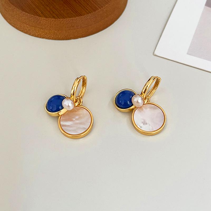 French Retro Shell Earrings: Elegant, Light Luxury Ear Cuffs for Women