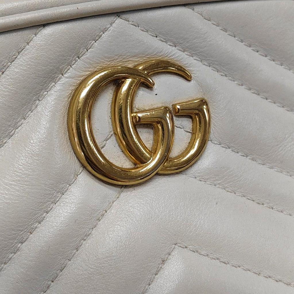 [Gebraucht] GG Marmont Serie Marmont Vielseitige Goldene Logo-Kette Gestepptes Leder Kamera-Tasche - Gut #1AYEXD5