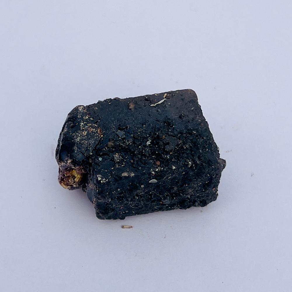 

Natural Blue Sapphire 106.55ct Uncut Rough Certified Loose Gemstone 31.3 mm approx синій