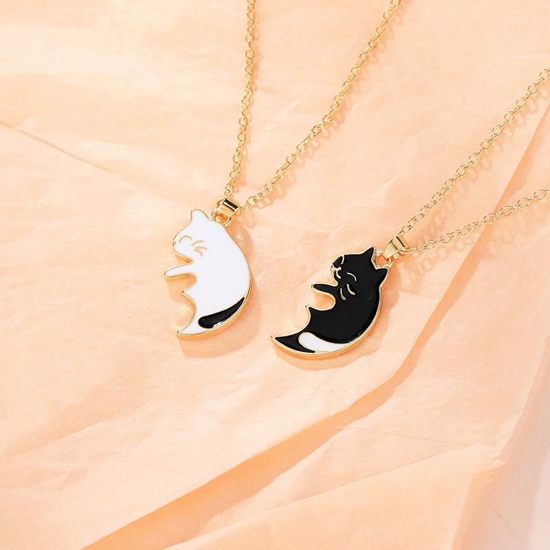 Hug Cute Pet Cat Pendant Necklace Women Girls  Trendy Jewelry Couple Gift Friendship Necklace