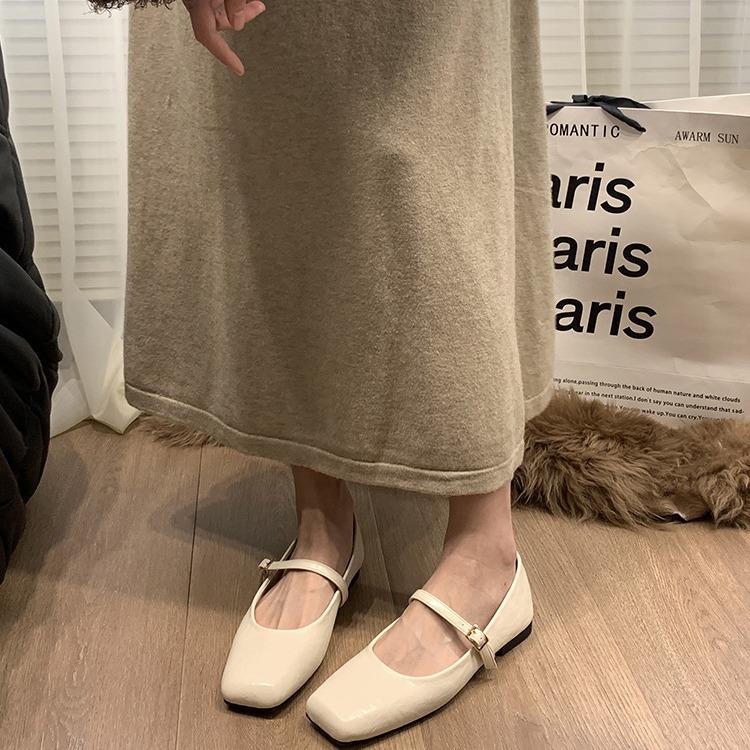 French square head shallow mouth single shoes women's 2025 new with skirt evening breeze gentle shoes soft flat Mary Jane small leather shoes