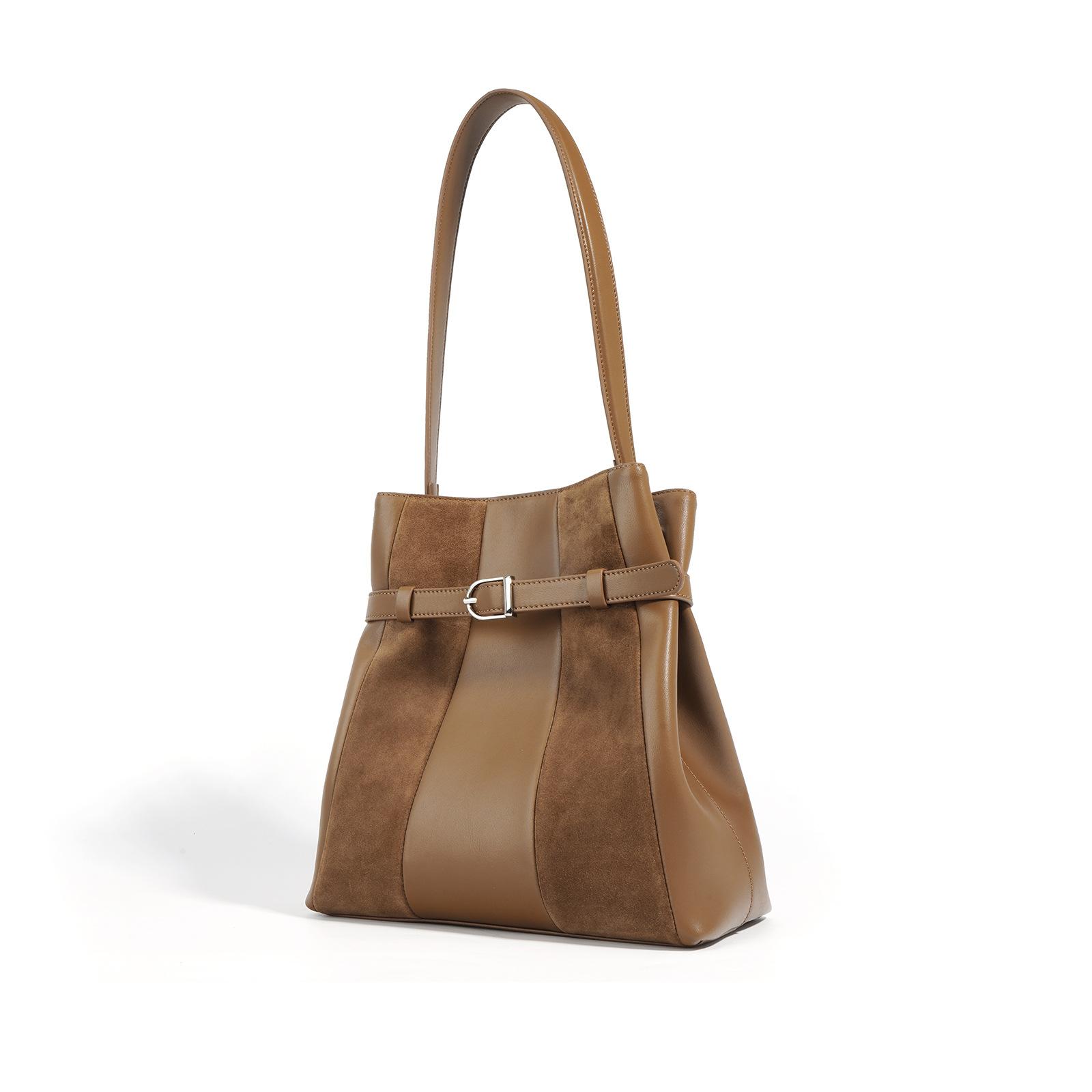 

2026 New Cowhide Premium Retro Large Capacity Leather Striped Splicing Single Shoulder Large Capacity Bag Commuter Women s Tote 26x11x28cm