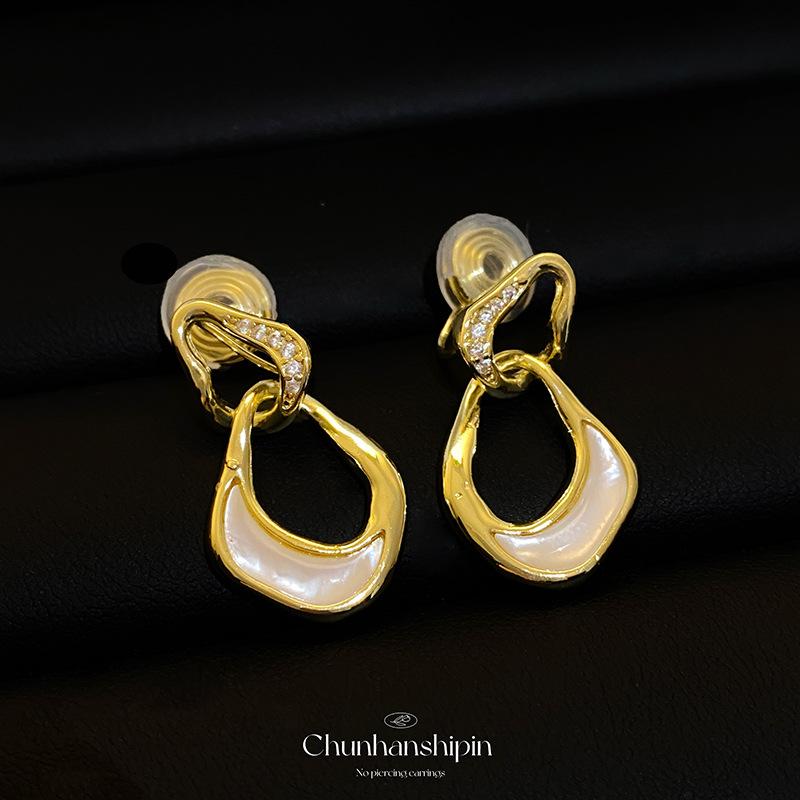French Geometric Irregular Ear Clips Holeless Premium Sense Niche Vintage Square Face Zircon Stud Earrings Gold Earrings Women