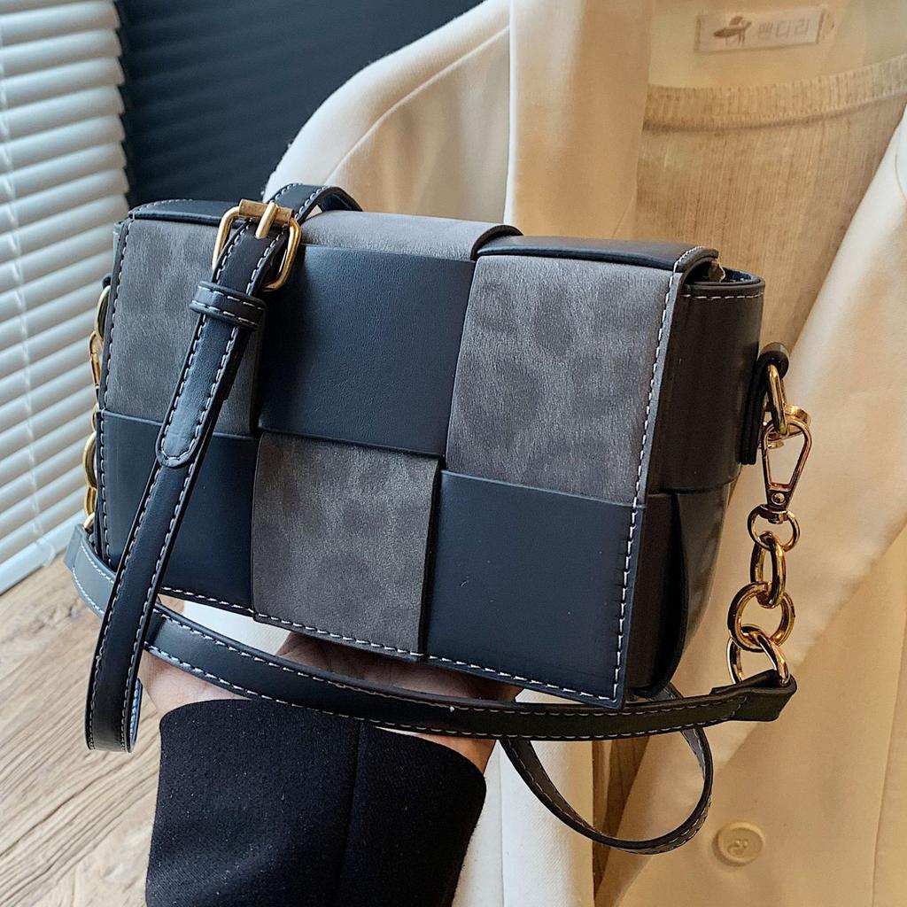 Korean version of niche contrasting color woven small square bag 2025 new versatile retro trend shoulder bag ins messenger women's bag