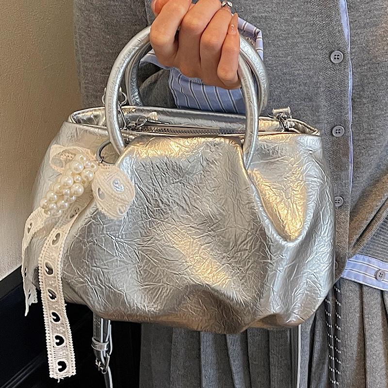 Summer Fashion Handbag Women's 2025 New Pleated Small Square Bag Simple Shoulder Bag High Value Messenger Bag