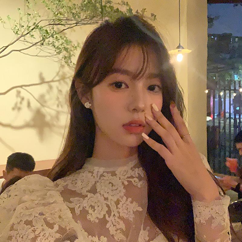 

Элегантные серьги-пусеты с бантом из белой камелии Серебряная игла для женщин - корейский шик