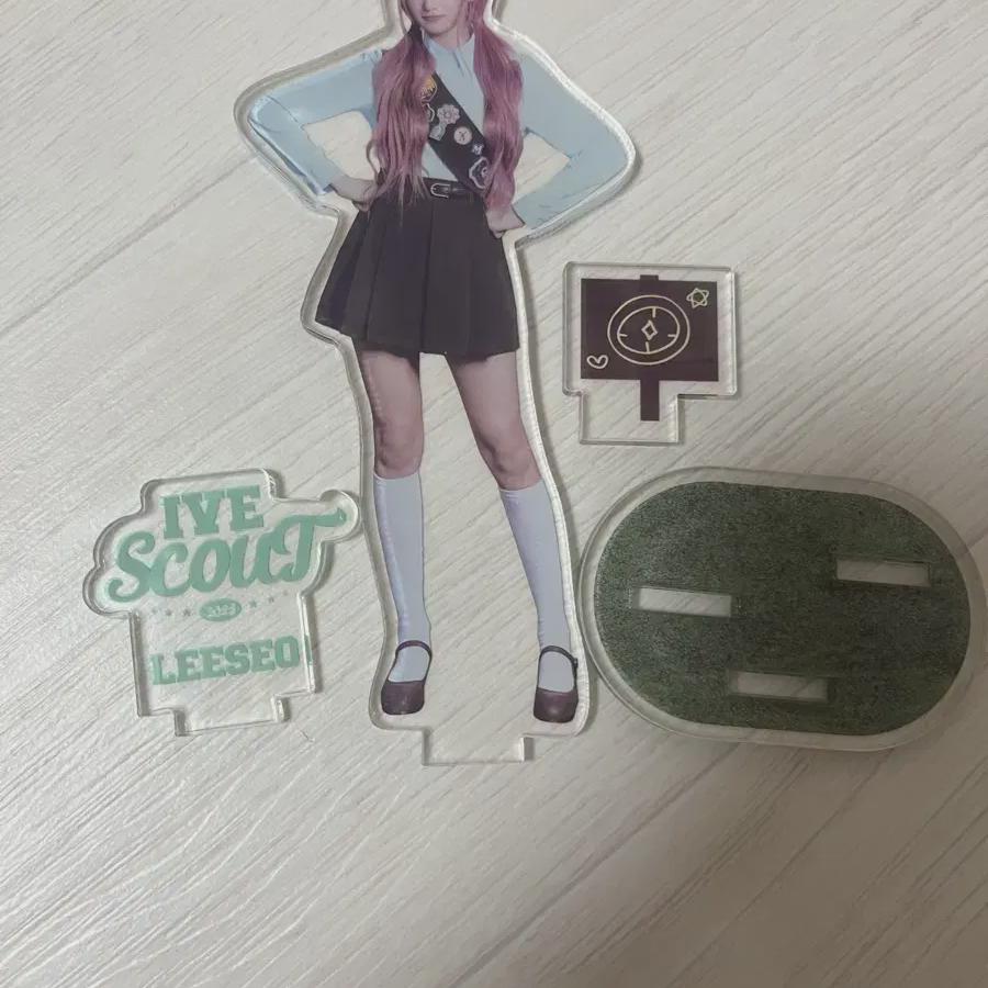 

IVE Эфирный акриловый стенд