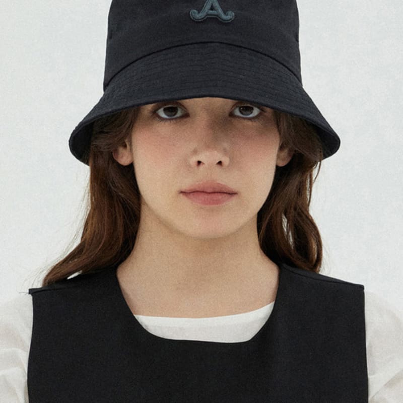 

VARZAR VA Изогнутый Логотип Нейлоновая Панама Черная FREE