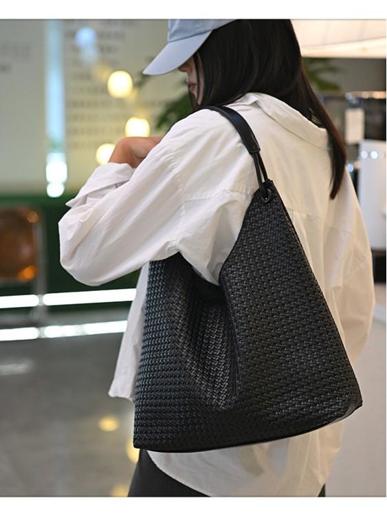 Korean Style Women's Fashion Tote Bag: Trendy, Versatile Shoulder and Commuter Bag for Women and Children