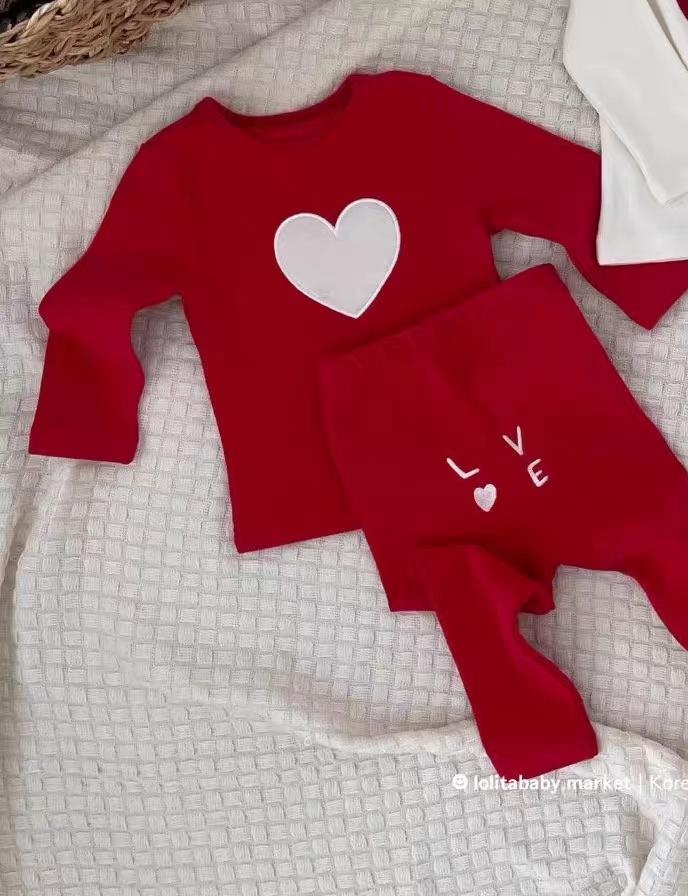 Children's Heart Pajamas: Cozy Autumn/Winter Two-Piece Set for Babies & Toddlers