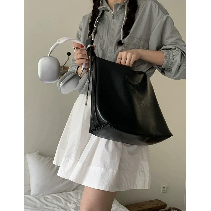 Oil Wax Leather Large-capacity Commuter Tote Bag New Women's Fashion Casual Lazy Wind Single Shoulder Messenger Bag Tide