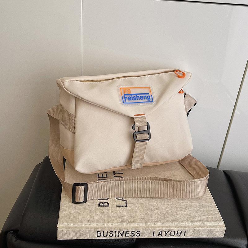 

Японская сумка-портфель с тиснением, на плечо, мессенджер, для мужчин и женщин, для поездок на работу, универсальная, повседневная, легкая, маленькая сумка, сумка для мобильного телефона, уличная, модная. .