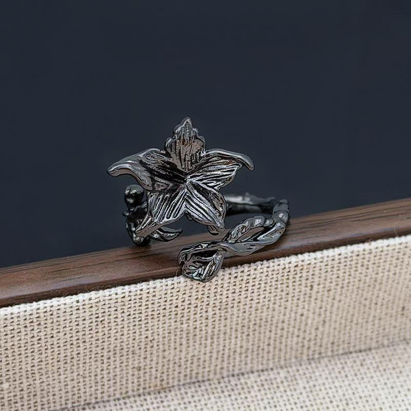

Niche Design Unique Dark Crow Peach Blossom Enamel Open Ring Fashionable Retro High Sense Stacked Ring Woman Adjustable opening