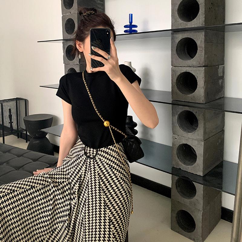 

Women s European White Cotton Retro Slimming T-Shirt - Short Sleeve, Straight Shoulder, High-End Fashion Large чёрный