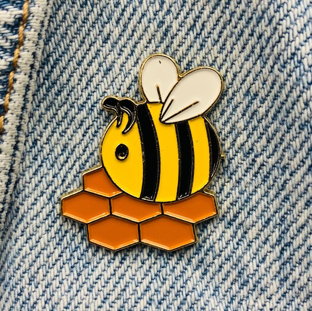 New Enamel Pin Bee Animal Love Honey Metal Pin Gift Birthday 1 Piece