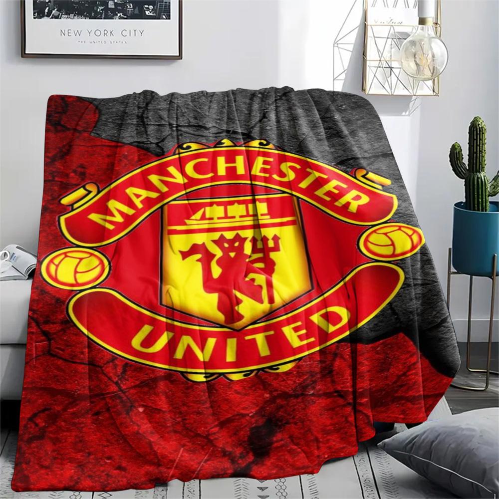 1 szt. Koc Flanelowy z Nadrukiem MANCHESTER UNITED Wysokiej Jakości Ciepły Komfortowy Pokrowiec na Wszystkie Pory Roku Idealny na Prezenty Wystrój Domu