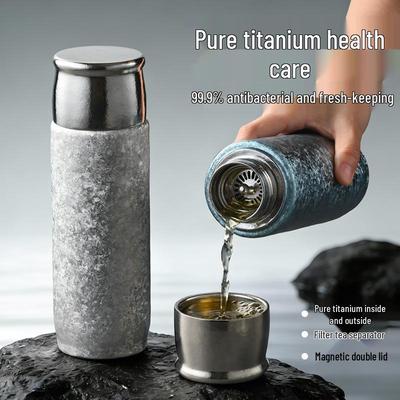 Tazza Termica Premium in Titanio Puro con Tappo Magnetico – Tazza Portatile da Esterno per Auto per Acqua e Infusione Tè