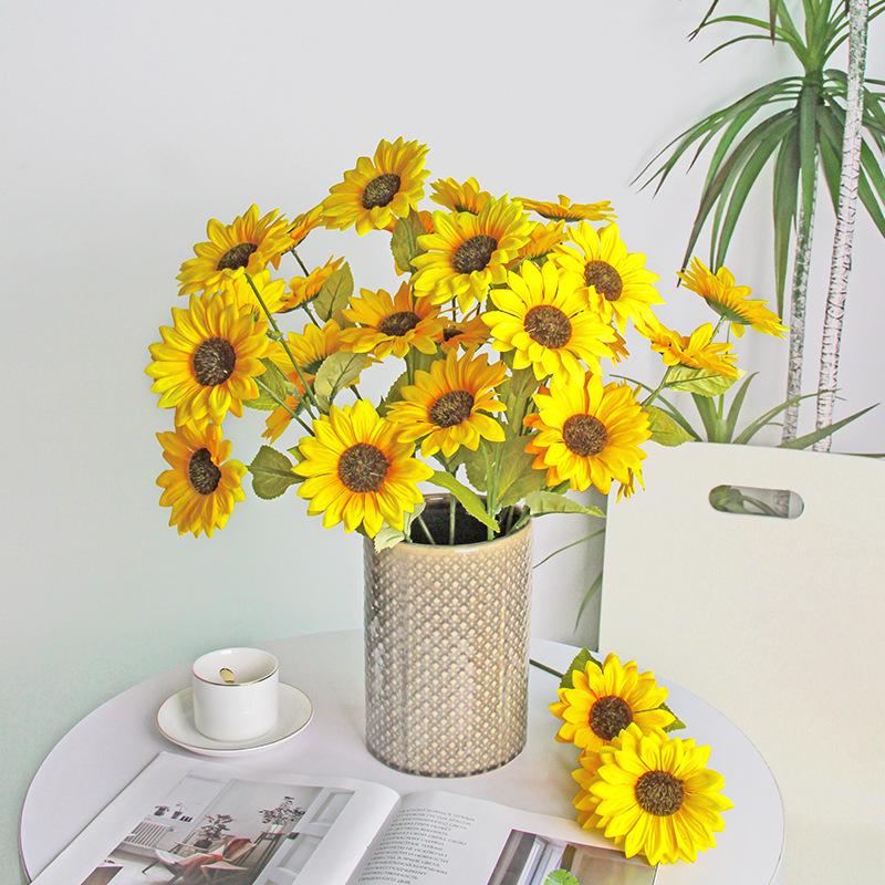 Sunflower Simulation Bouquet - Realistic Decorative Arrangement for Weddings and Events