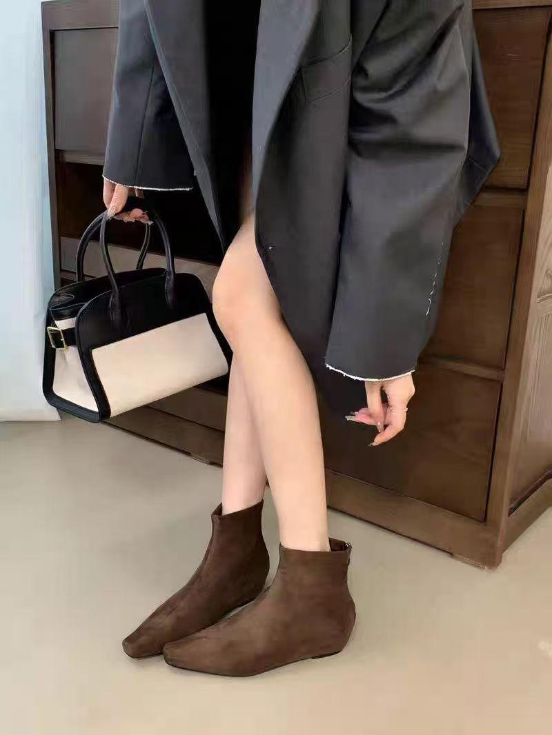 

8071-3 pointed thin boots short boots women s shoes 2025 new autumn and winter low-heeled versatile Korean small ankle boots children 39 коричневый