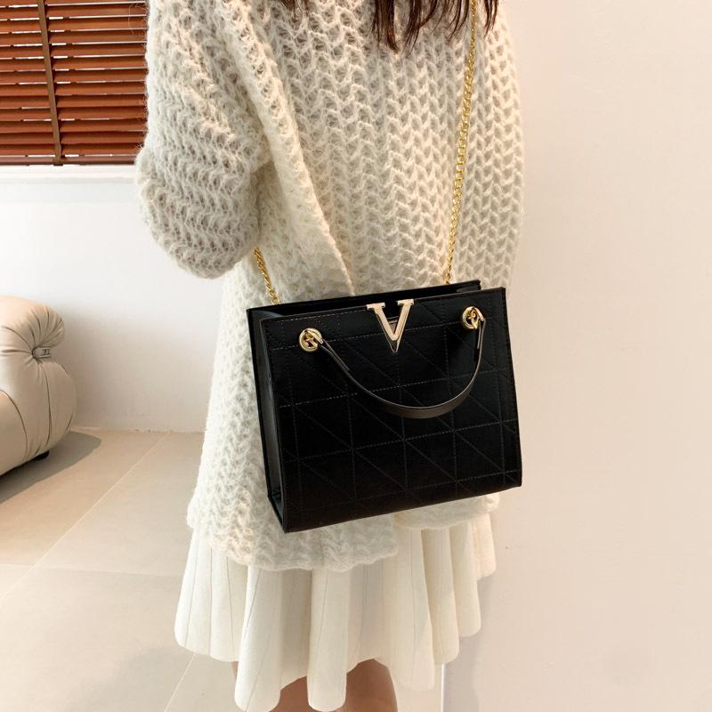 2023 Retro Casual Winter Tote: Large Capacity Solid Color Diamond Lattice Underarm Bag