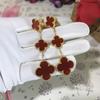 Boutique Drie Bloemen Maat Bloem Oorbellen Klavertje Vier Oorbellen Clip 18k Lichte Luxe Ins Design Mode Honderd met Oorbellen
