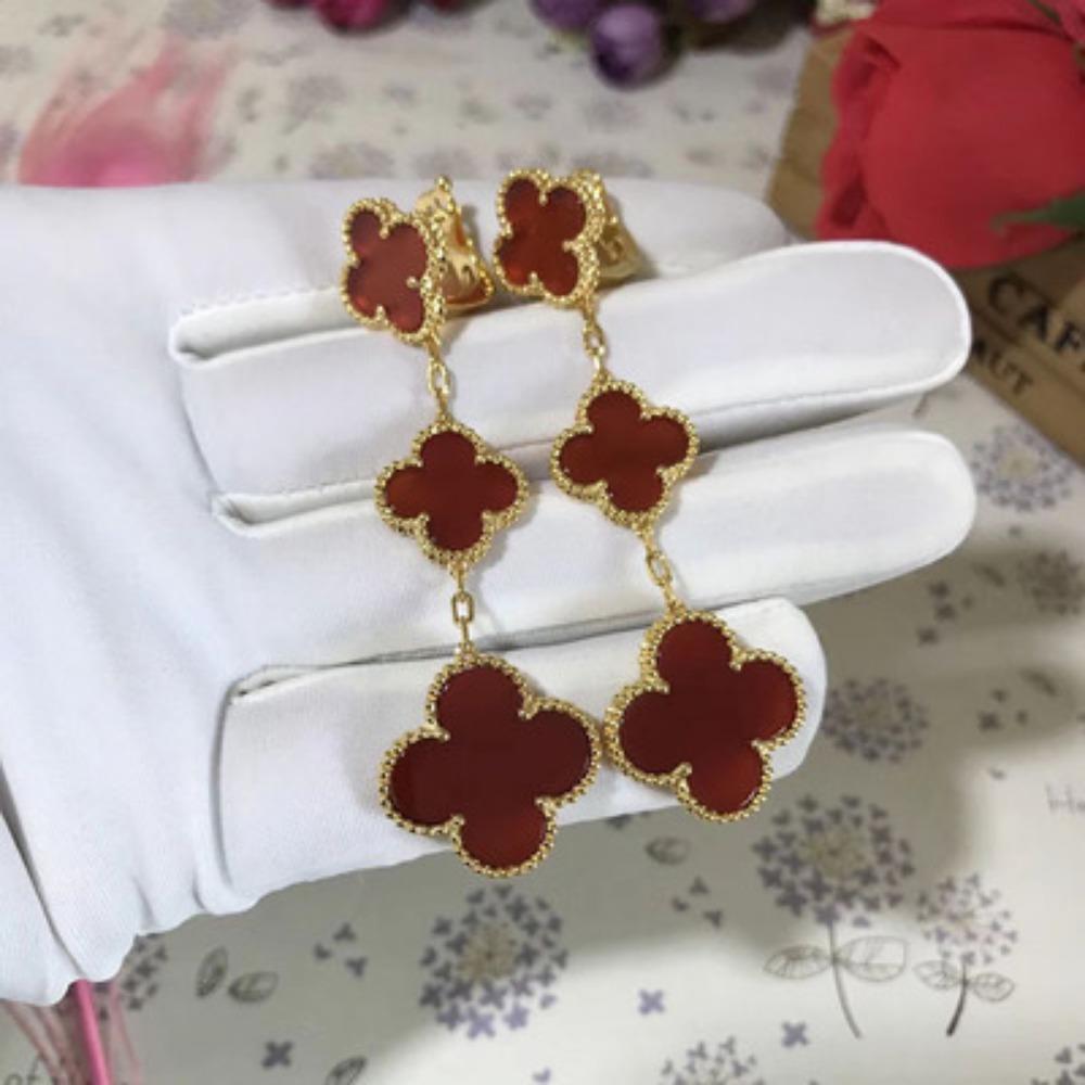 Boutique Drie Bloemen Maat Bloem Oorbellen Klavertje Vier Oorbellen Clip 18k Lichte Luxe Ins Design Mode Honderd met Oorbellen