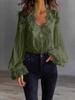 Damen Bluse mit muschelförmigem V-Ausschnitt, floraler Spitze, eingesetzten Puffärmeln, langen Ärmeln und Rüschenbündchen