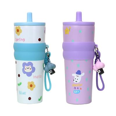 Durable 710ML Straw Cup High-Capacity Insulation Or Cooling Vacuum Cup With Lifting Rope Insulated Cup for Boys and Girls