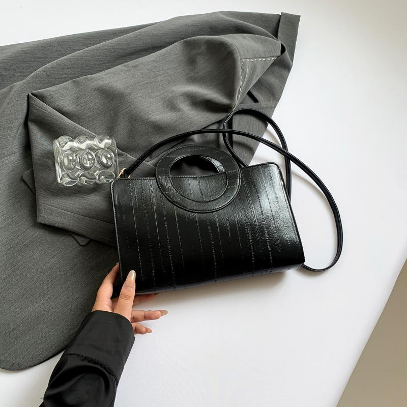 

Популярная нишевая модная сумка 2024 года, летняя новая модная повседневная сумка через плечо, простая модная сумка-мессенджер для женщин чёрный