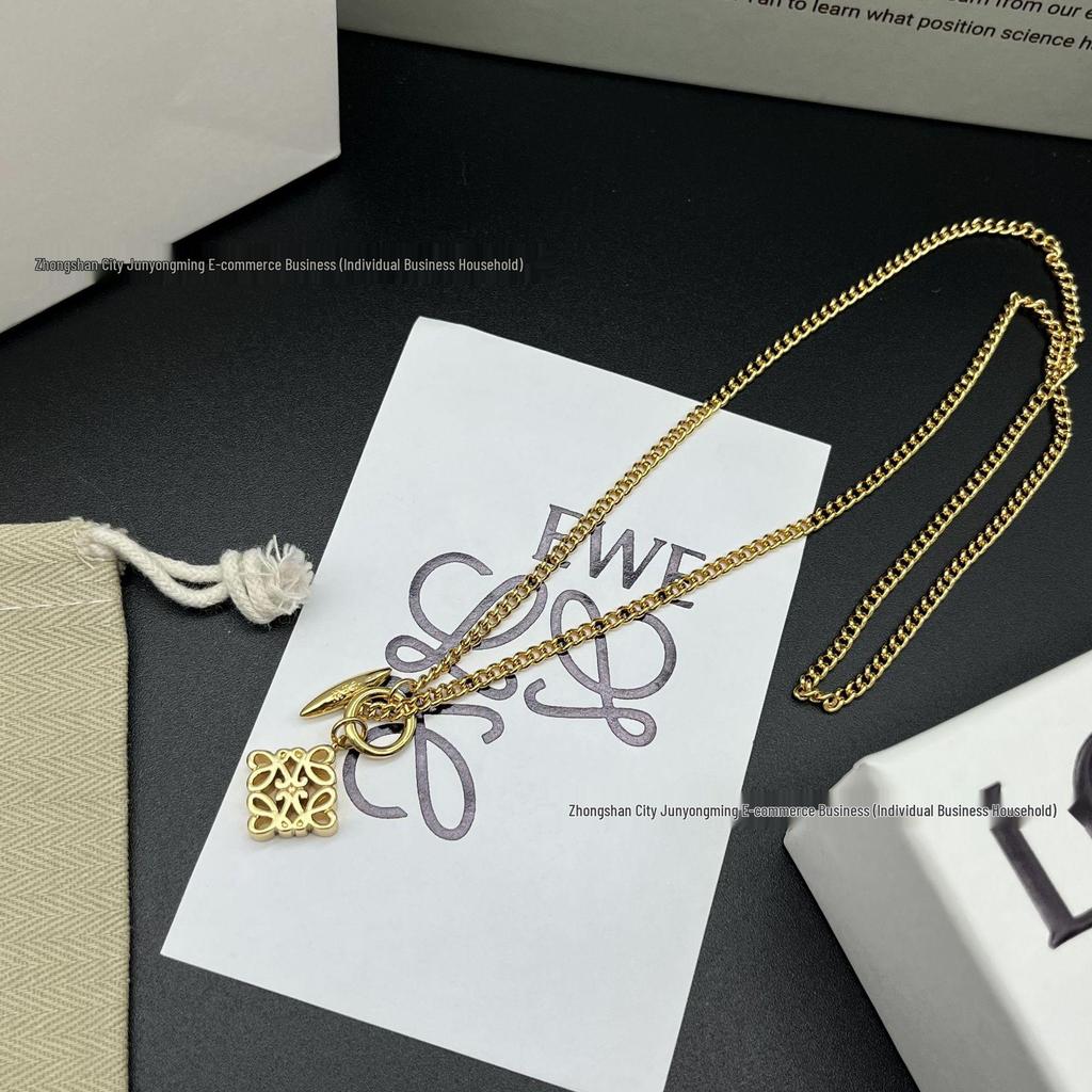 Náhrdelník Loewe Square Ruyi Knot s OT přezkou - Dámský jedinečný dutý řetízek na klíční kost ve tvaru měsíčního koláče