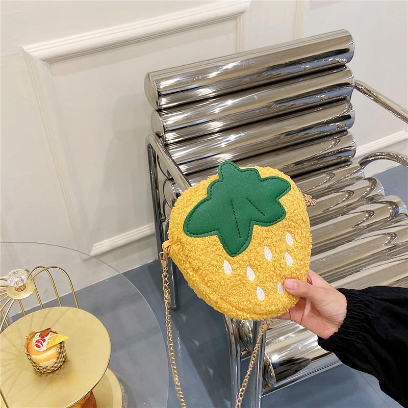 Girls Kindergarten Fashionable Plush Strawberry Chain Bag 2023 Soft Breathable Wearresistant Coin Purse